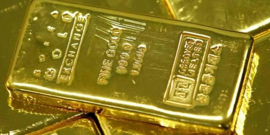 الذهب يهبط مع توقعات رفع الفائدة الأمريكية