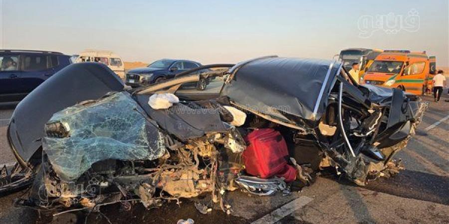 مصرع سائق وإصابة أسرة لبنانية في حادث مروع بطريق القطامية العين السخنة (صور)