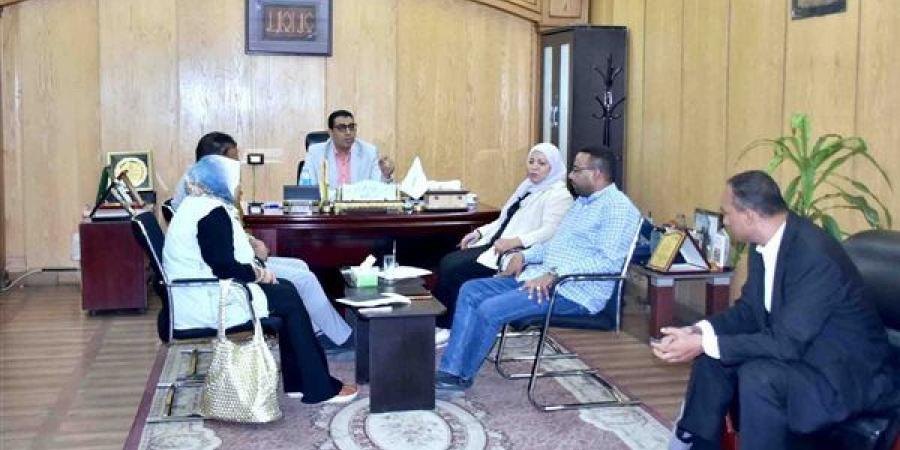 نائب محافظ الأقصر يلتقي ممثلي الكيانات الشبابية لإطلاق مبادرة شاملة للنظافة والتجميل