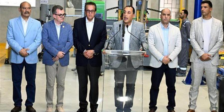 15 ألف جنيه للفني و30 ألفًا للمهندس.. مدبولي يكشف رواتب العاملين بمصانع السخنة
