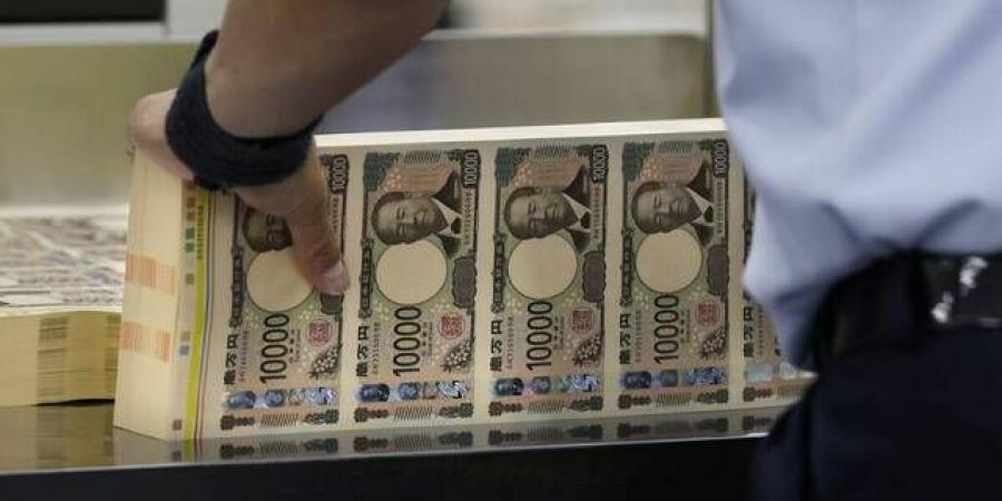 الين يقفز لأعلى مستوياته بسبعة أشهر بدعم توقعات التشديد النقدي