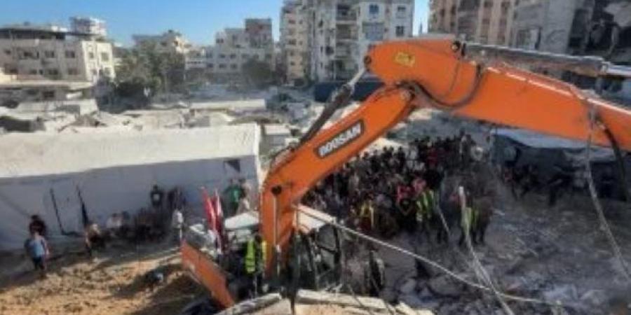 ارتفاع عدد ضحايا انهيار مبنى سكني في غزة إلى 20 قتيلًا وعشرات المصابين