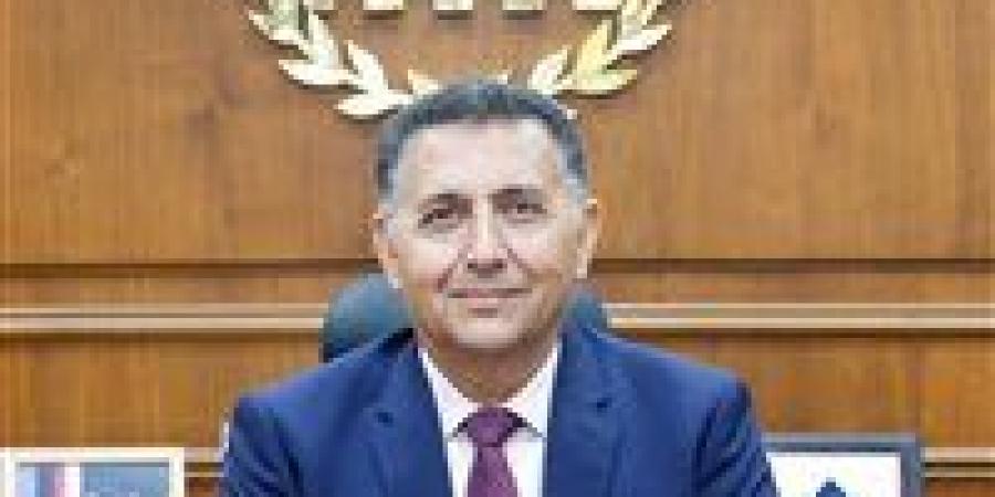 محافظ القليوبية يوجه بفحص تراخيص المحال ومراجعة اشتراطات الحماية المدنية عقب حريق بنها
