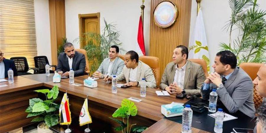 الإسكان تبحث سرعة إنهاء إجراءات توفيق الأوضاع للأراضي بالمدن الجديدة