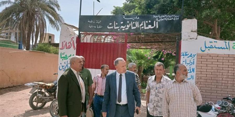 وكيل "التعليم" بأسيوط يتابع تطبيق البرامج العلاجية بـ 3 مدارس بإدارة الغنايم