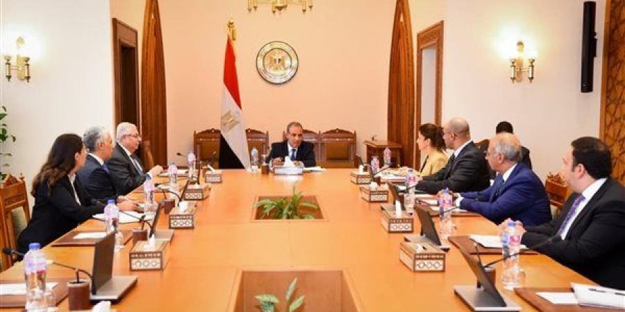 تفاصيل اجتماع وزير الخارجية مع قطاع الهجرة (صور)