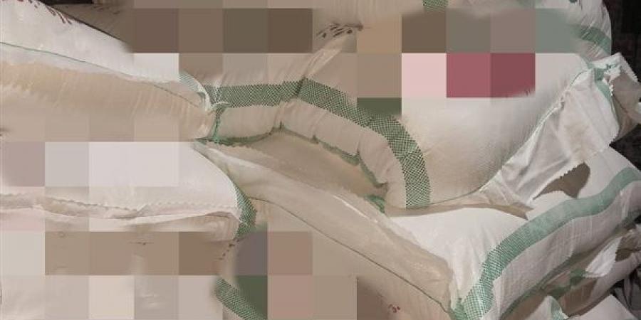 ضبط طن سكر ناقص الوزن و120 شيكارة دقيق وسجائر مجهولة المصدر بالإسماعيلية