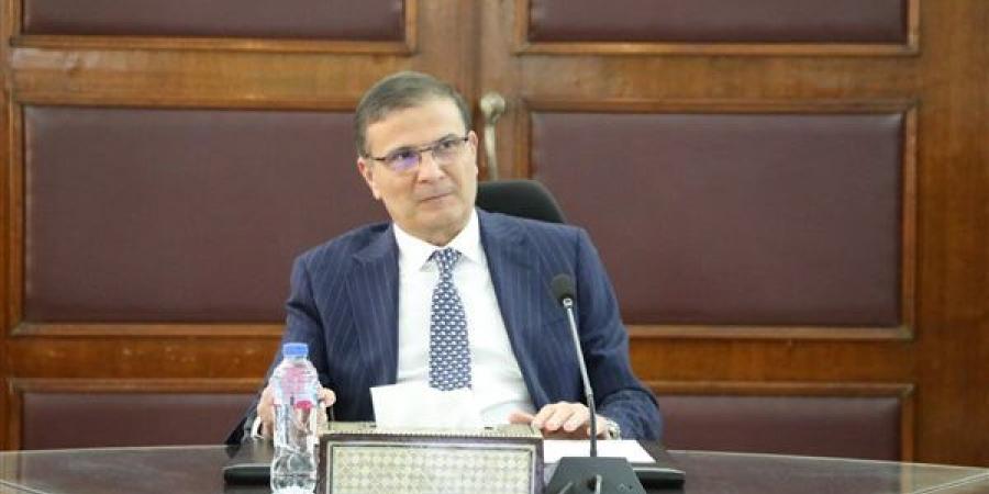 فاروق يبحث سبل تعزيز الاستثمارات الزراعية ودعم مشاركة القطاع الخاص في استصلاح الأراضي الصحراوية