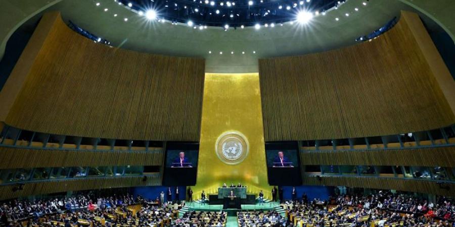 الغارديان: في الأمم المتحدة… مطلوبون بجرائم يتحدون العالم ويقدمون المواعظ الأخلاقية في مشهد يجسد انهيار النظام الدولي