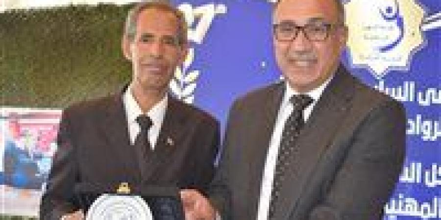 نقابة المهن الرياضية تكرّم مصطفى فكري عضو مجلس الإدارة الأسبق في احتفالية «رواد شباب ما بعد الستين»