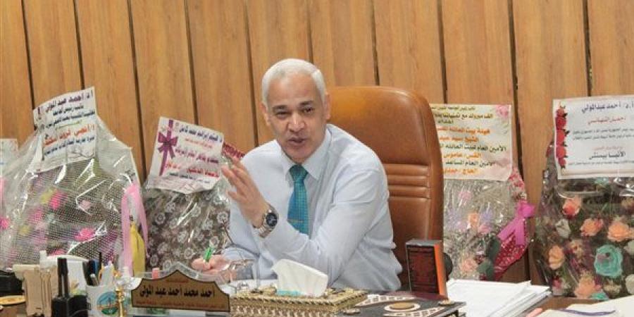 "فيتو" انفردت بالتفاصيل، القضاء الإداري يؤجل دعوى حسم رئاسة جامعة أسيوط لنوفمبر القادم