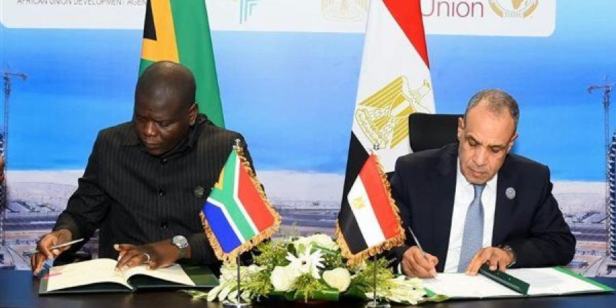 وزير الخارجية يبحث مع نظيره الجنوب أفريقي التطورات الإقليمية والأوضاع في السودان ومنطقة الساحل