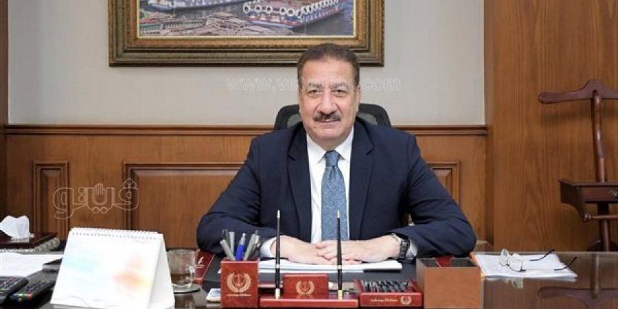 «صراصير وذباب»، محافظ بورسعيد يوقف تشغيل مطعم ومخبزين لمخالفات تهدد صحة المواطنين
