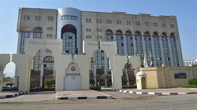 رئيس هيئة الاستعلامات يوجه طلاب إعلام عين شمس بالتحقق من المعلومات