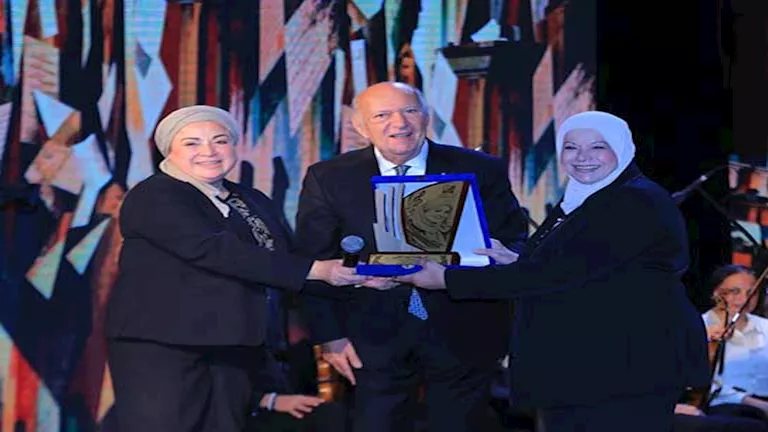 أكاديمية الفنون تمنح عمر خيرت الدكتوراه الفخرية وتكرم مايسة عبد الغني - صور