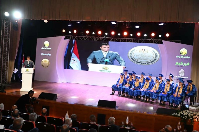 وزير الصناعة: تطوير منظومة التدريب المهني بما يسهم في إعداد كوادر قادرة على المنافسة