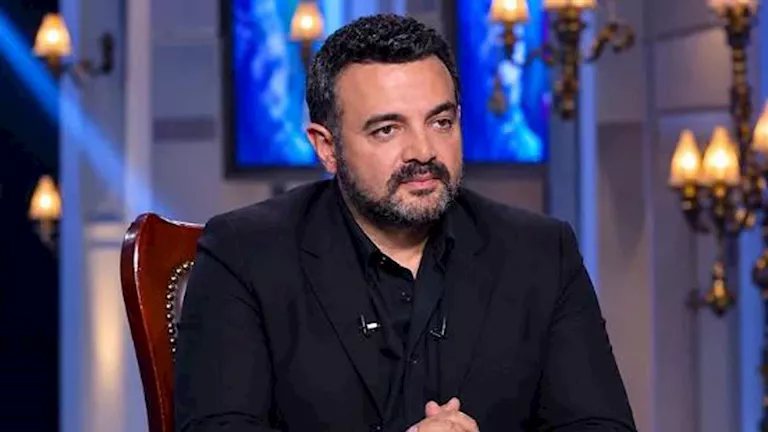 عمرو محمود ياسين ينشر فيديو لوالده للرد على شائعة تخلي أسرته عنه قبل وفاته