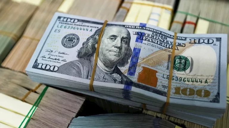 قفزة في سعر الدولار ويقترب من 54 جنيها.. فما السبب؟