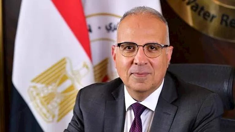 وزير الري يبحث مع الجامعة الأمريكية تعزيز التعاون في "التحلية للإنتاج الكثيف للغذاء"