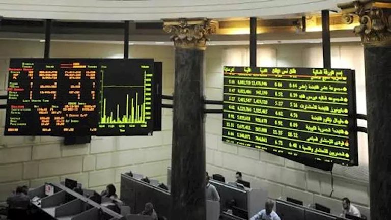 خبير مالي: غياب الرؤية يوجه سيولة البورصة نحو الأذونات والسندات الحكومية