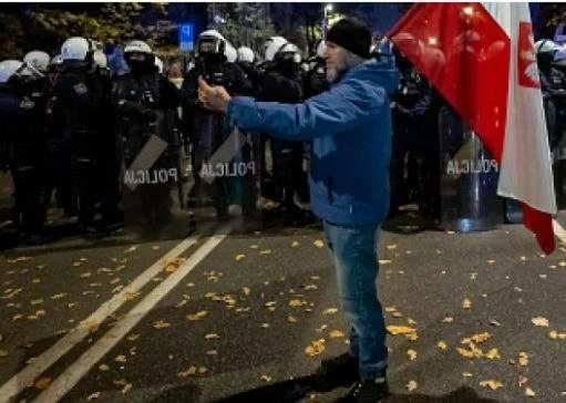 «غير معترف بقضاتها».. كيف تحولت المحكمة الدستورية في ولندا إلى ساحة صراع بين الرئيس والحكومة؟