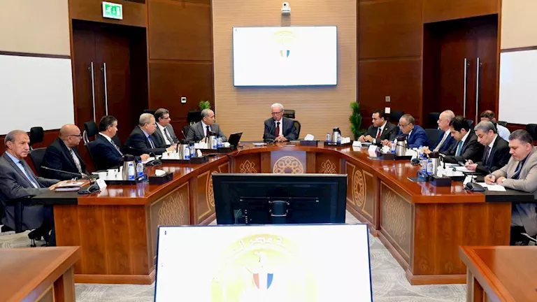 نائب رئيس الوزراء يبحث إعادة هيكلة الهيئات الاقتصادية وتعزيز الاستدامة المالية