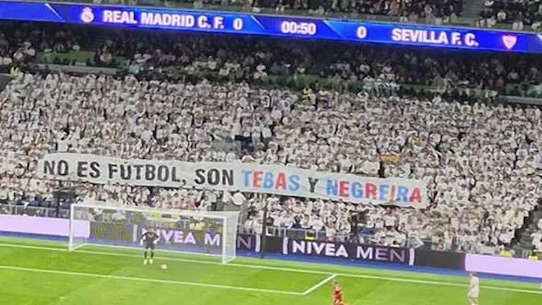 جماهير ريال مدريد تهاجم رئيس رابطة الدوري الإسباني خلال مباراة إشبيلية