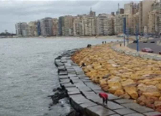 تسبق «المكنسة» أشد نوات الشتاء.. كيف تؤثر «رياح الصليب» على حالة الطقس بالمحافظات الساحلية؟