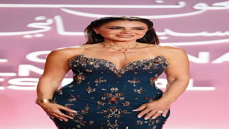 قصة الكب تسيطر على إطلالات النجمات على الريد كاربت 25 صورة لابرزها