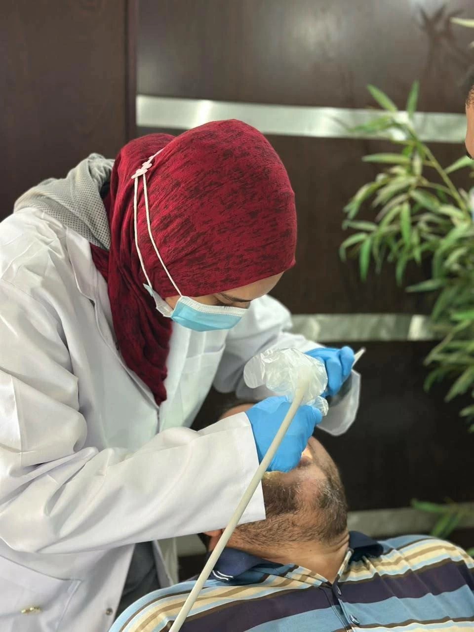 جامعة الإسكندرية تطلق قافلة طبية لمصانع برج العرب لتوقيع الكشف على 746 حالة مجانًا (صور)