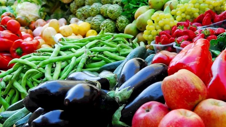 أسعار الخضروات والفاكهة في سوق العبور اليوم.. ارتفاع الطماطم