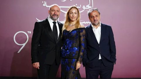 مريم أوزرلي وخالد أرغنتش بطلا "حريم السلطان" يخطفان الأنظار في الجونة