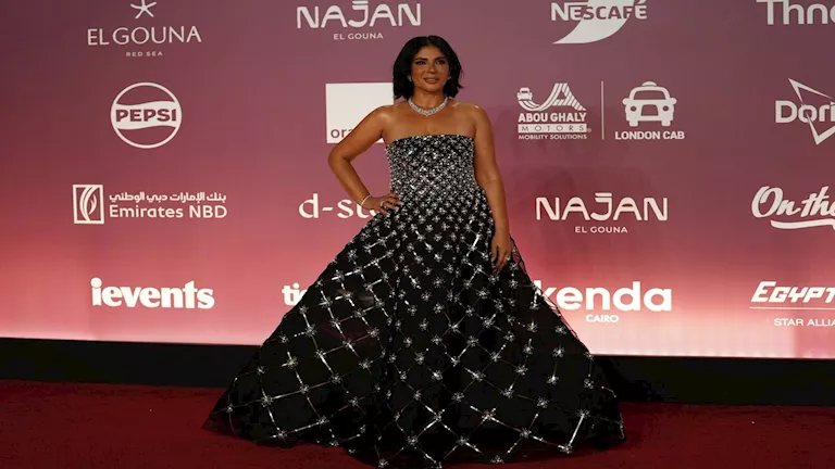 صور نجمات الفن بصيحة الفساتين المنفوشة في مهرجان الجونة