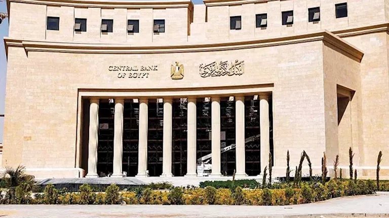 هل يتدخل البنك المركزي المصري لتهدئة ارتفاع الدولار؟ خبراء يوضحون