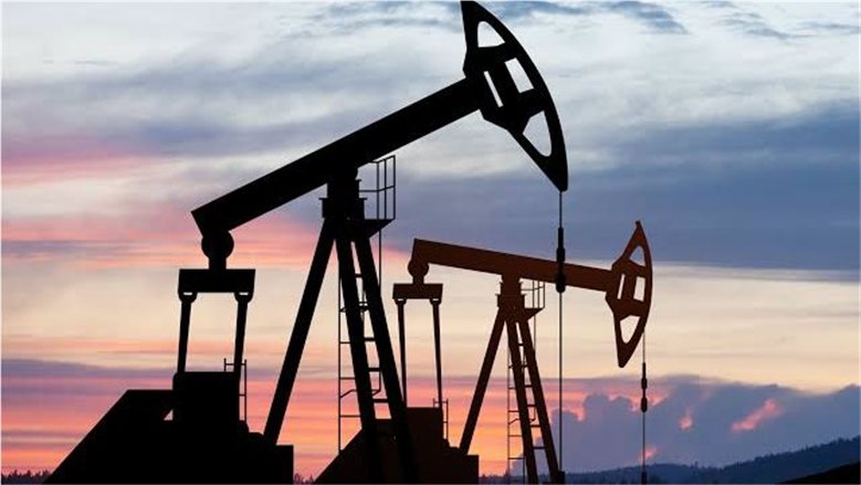 استمرار تباين أسعار عقود النفط العالمية ..ماهي أهم توقعات سعر البرميل غدا الأثنين؟