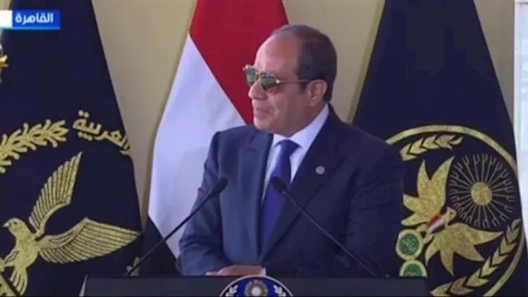 أحد الحضور بمنتدى مصر: ربنا يخليك لينا يا ريس.. والسيسي يرد