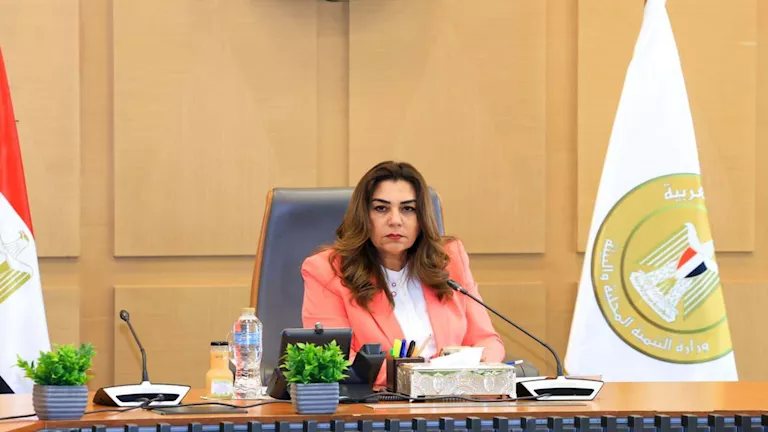 منال عوض توجه بسرعة إنهاء طلبات تقنين الأراضي والتصالح في مطروح