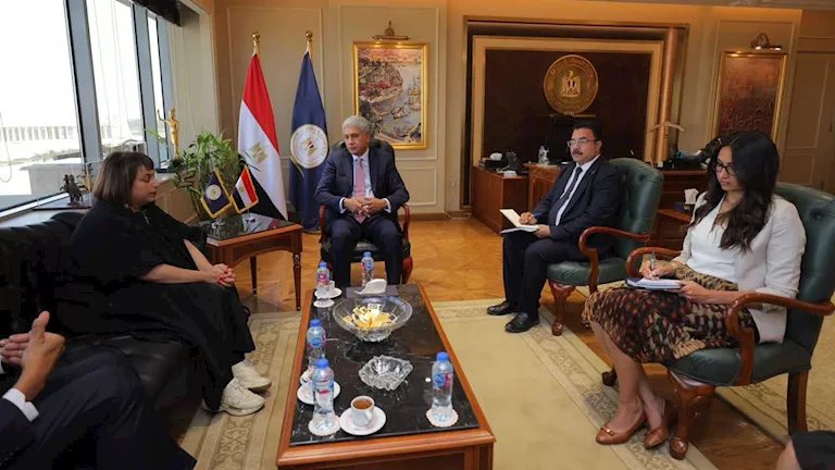 وزير السياحة يبحث مع الشيخة حور القاسمي تعزيز التعاون في مجال المتاحف والآثار