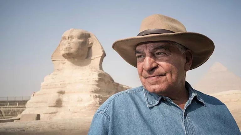 مؤسسة زاهي حواس تطالب بتأمين الآثار المصرية في متحف اللوفر