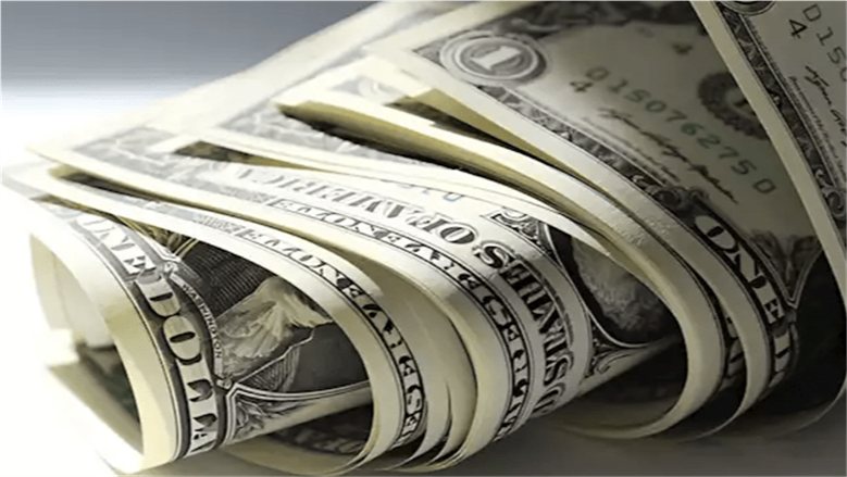 سعر الدولار اليوم في البنوك المصرية.. تحركات جديدة في أسعار الشراء والبيع