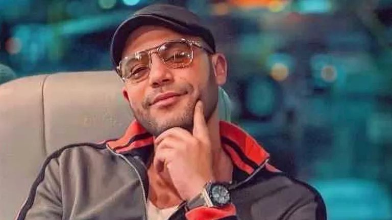 محمد عادل إمام يوجه رسالة لجمهوره بسبب "صقر وكناريا"