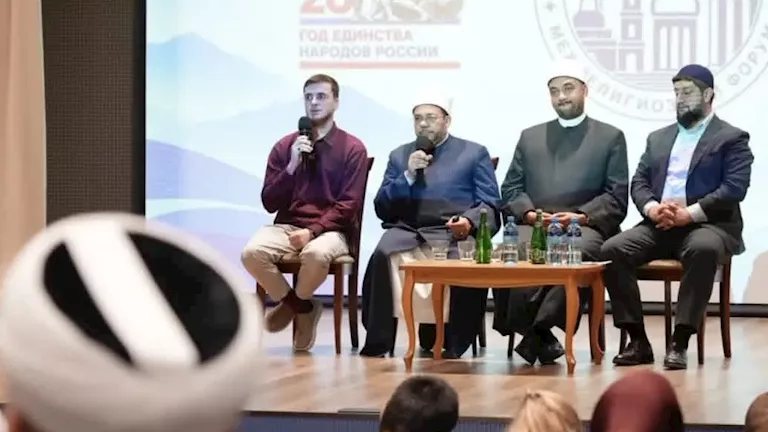 أمين "الأعلى للشئون الإسلامية" يشارك في منتدى الحوار بين الأديان للشباب بداغستان