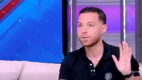 وفاة والد الفنان محمود حجازي ويعلق: "السنة دي صعبة عليا أوي"