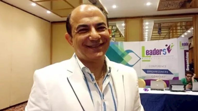 أسامة شوقي: دخلت كلية الطب إرضاءً لوالدتي وكنت أحلم بأن أصبح شاعرًا