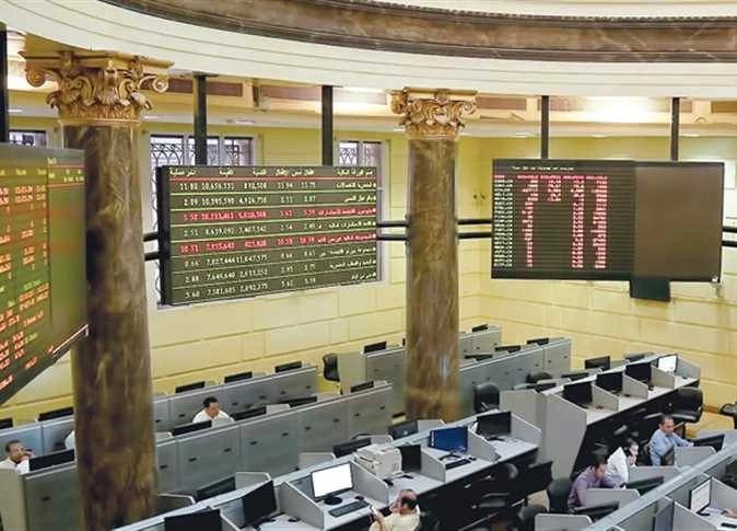 سيناريو 2011 يتكرر.. هبوط البورصة يدفع «الرقابة المالية» لاتخاذ قرار استثنائي