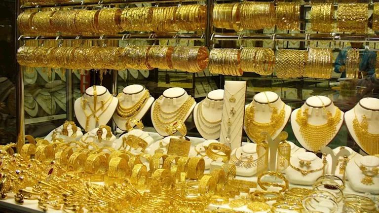 خبير يحذر من شراء الذهب عبر مواقع التواصل: نسبة الغش تصل إلى 99%