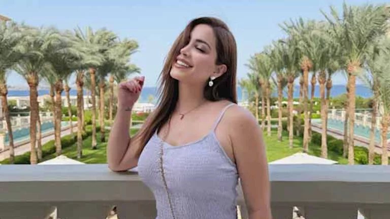 نسرين طافش بفستان أنيق ولقاء الخميسي في الجيم.. لقطات نجوم الفن