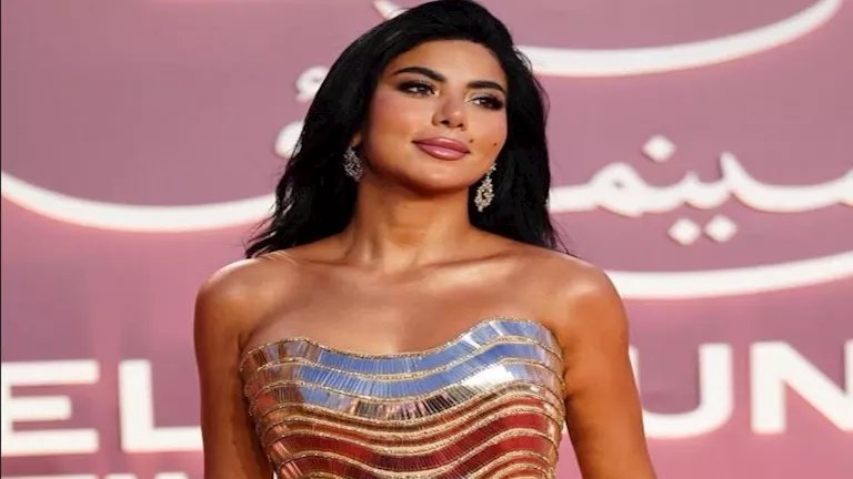 نجمات يتألقن بصيحة الظهر المكشوف خلال فعاليات مهرجان الجونة
