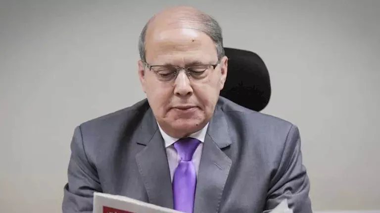 ليس نصًا إلهيًا.. عبدالحليم قنديل: الدستور عقد اجتماعي يحتاج حماية دائمة
