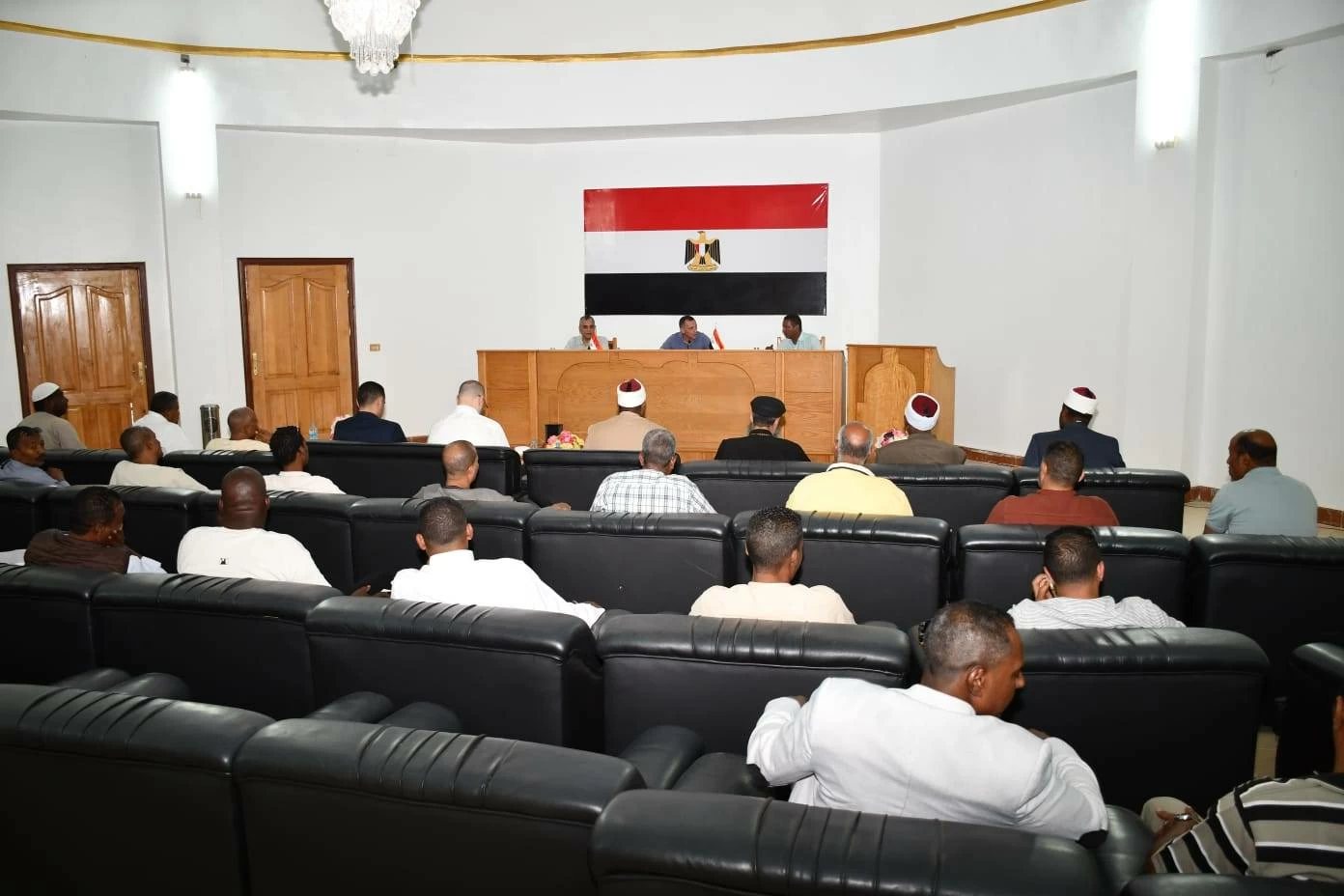لقاء بمقر محطة البحوث الزراعية لجنوب الوادي في أسوان للتعرف على مشكلات الأهالي